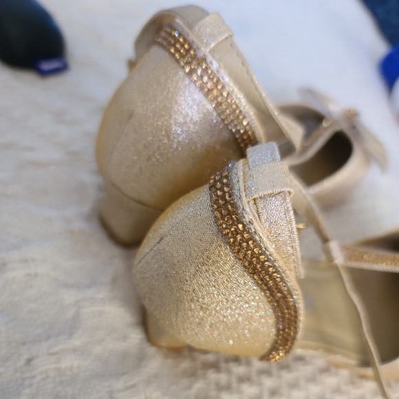 Girl's shoes sz 1 - Picture 3 of 3